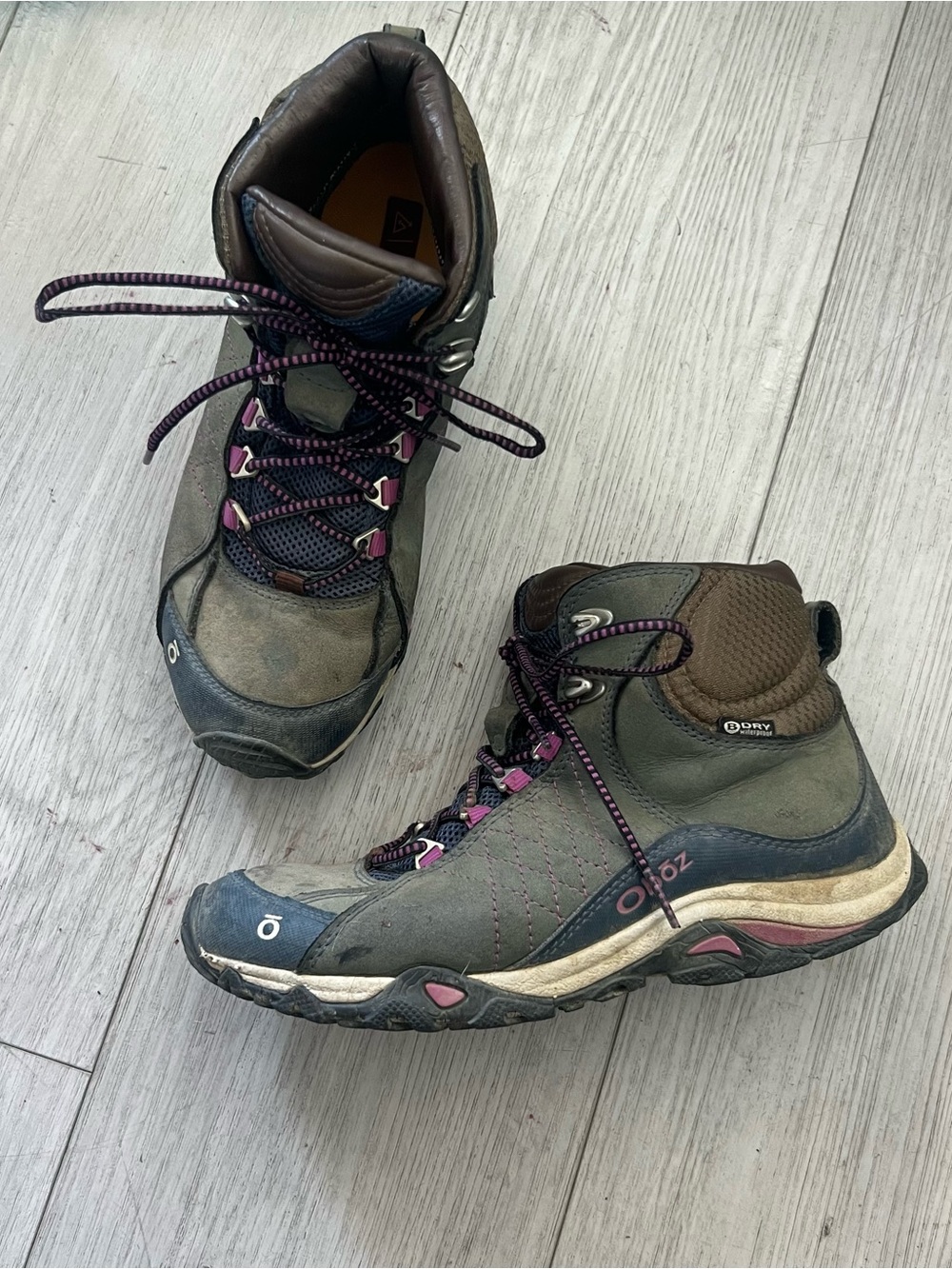 Oboz Hoka Olive Green Lace-Up Hiking Boots with Purple Accents